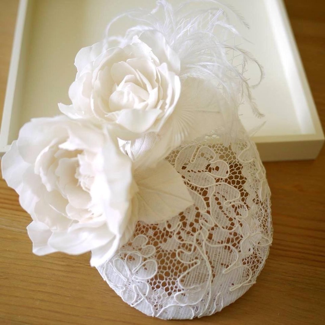 《Being of Love》浪漫蕾丝緍纱礼帽头饰／ 西式婚礼手工制婚礼配饰 - 帽子 - 其他材质 白色