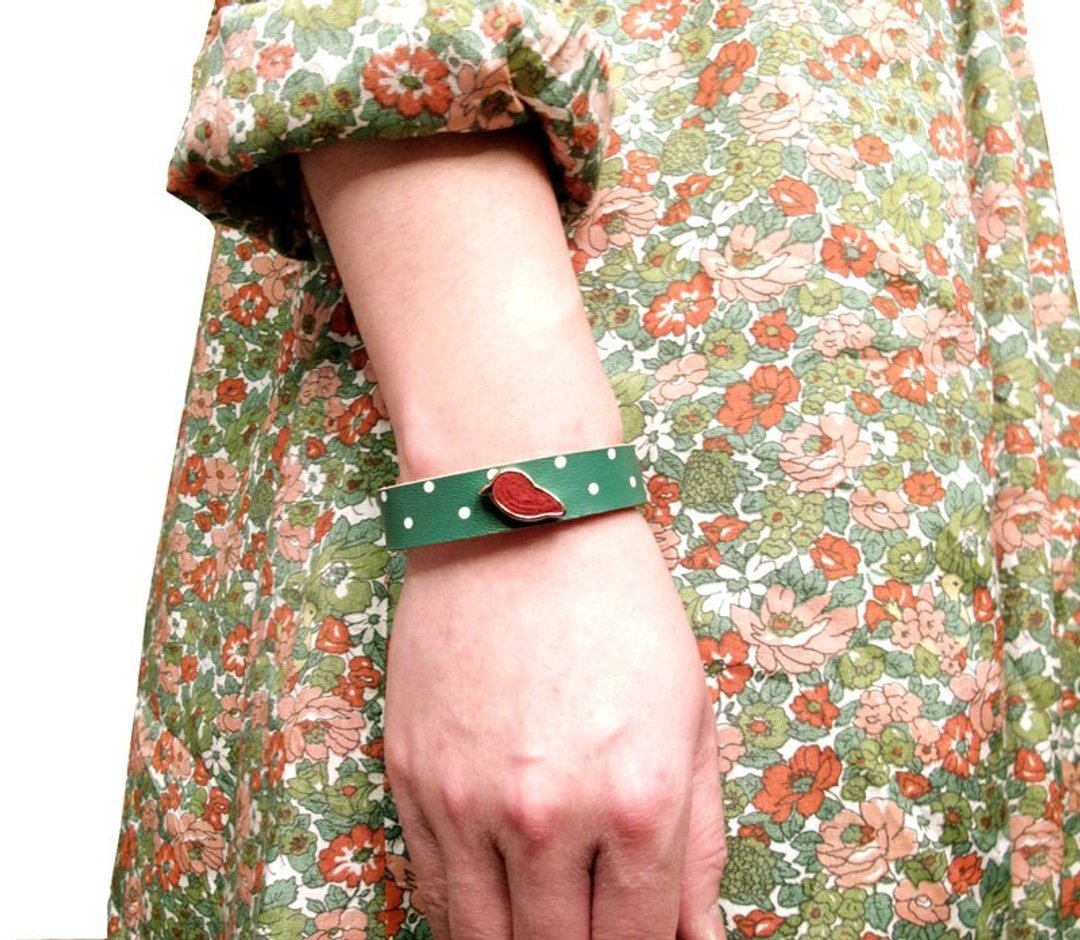 手工绿色小鸟皮革,真皮手环,Handmade Green and Bird Wrap Cuff in Leather. - 手链/手环 - 真皮 