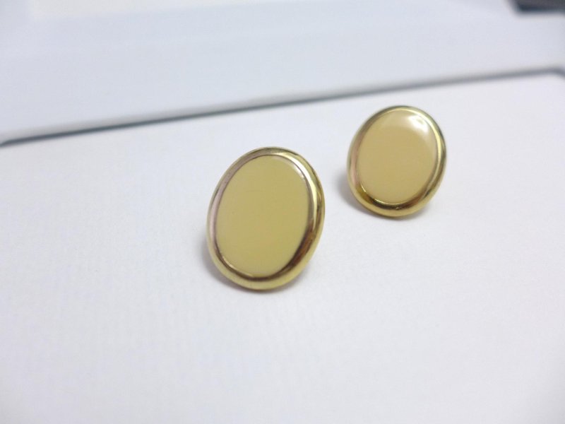 【Studio 5629】Vintage 西洋古董饰品 典雅奶油黄古董耳环(可改夹式耳环) - 耳环/耳夹 - 其他材质 