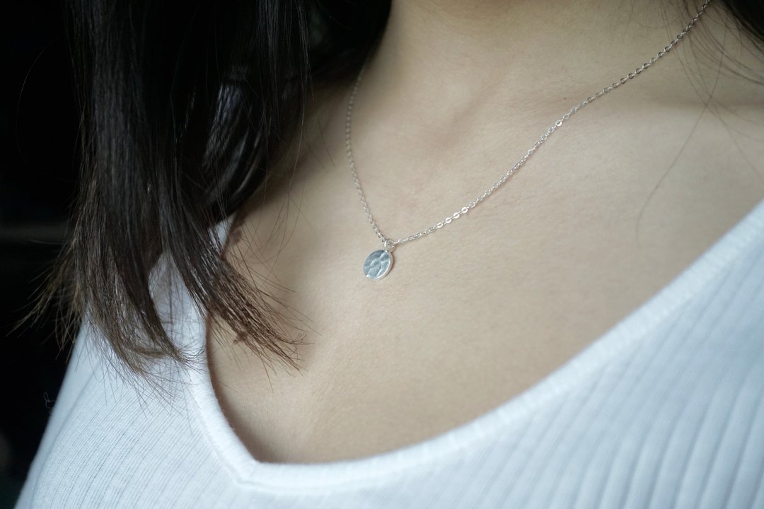 Minimal Collection - 925纯银手敲小圆牌项链 - 项链 - 其他金属 灰色