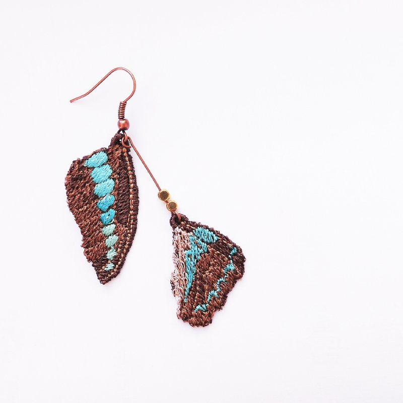 ［织林］刺绣。蝶羽耳环（双翅） / 青带凤蝶 common bluebottle - 耳环/耳夹 - 绣线 橘色