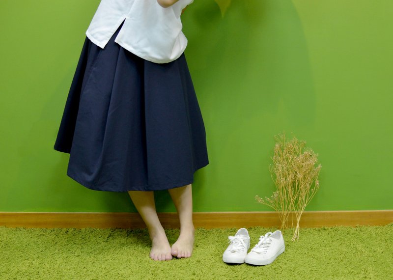 【HIKIDASHI】藏青打褶长裙 - 裙子 - 棉．麻 蓝色