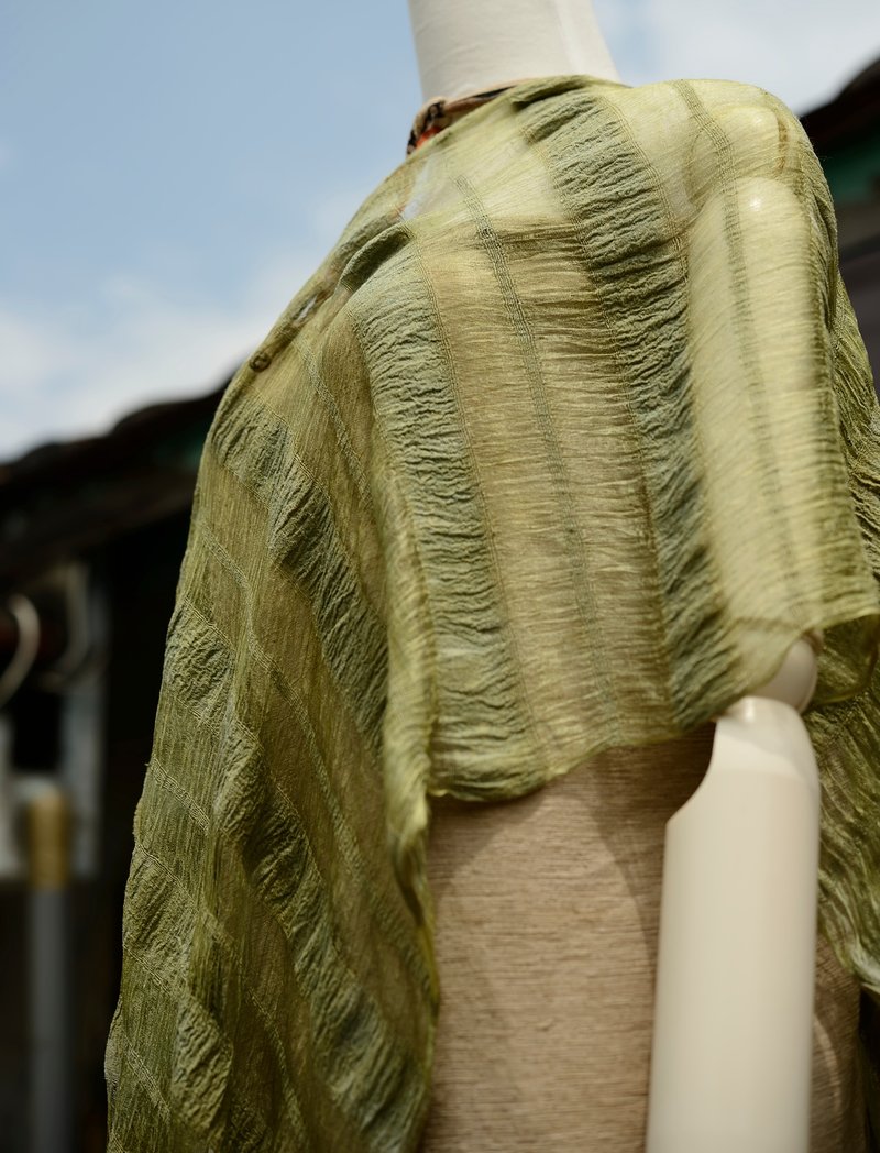 福木+蓝染植物染双蚕丝(野蚕+乌干纱)巾 - 丝巾 - 丝．绢 