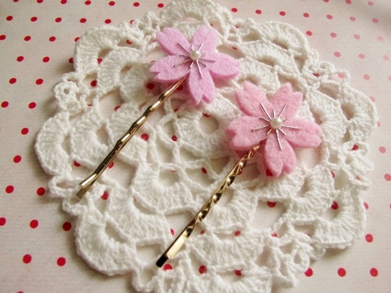 Apu手工 纯美樱花毛毡发夹 二款选 - 发饰 - 其他材质 