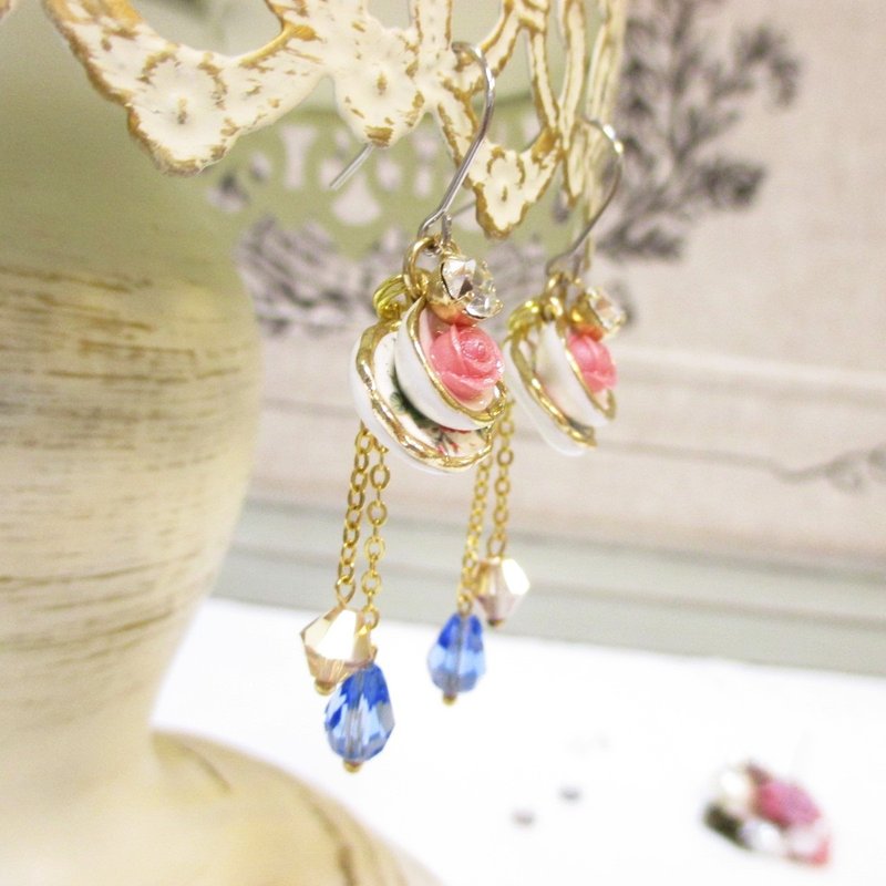 {Lady Park}【爱丽丝--疯狂下午茶（A Mad Tea Party）】手工玫瑰．不绣钢耳针．{针式 / 夹式} - 耳环/耳夹 - 其他金属 粉红色