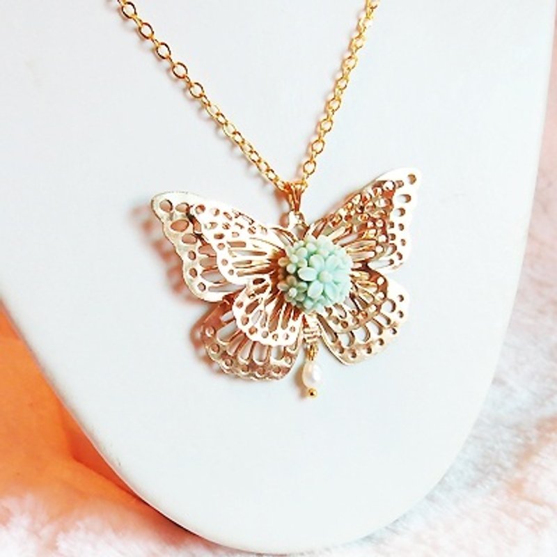 {绣之蝶} 绣球花梦蝶之翼项链(湖水绿) - 项链 - 其他金属 金色