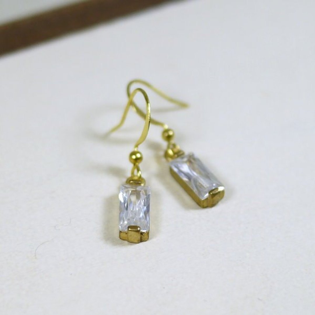 【金夏琳 · 饰品】 长方锆石耳环 --纯铜/锆石 - 耳环/耳夹 - 宝石 