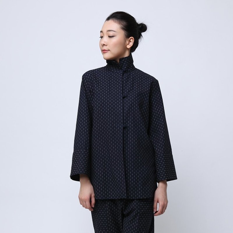 不服 新中式改良盘扣设计九分袖亞麻印花衬衫   深藍花點色  SH150706 - 旗袍 - 纸 蓝色