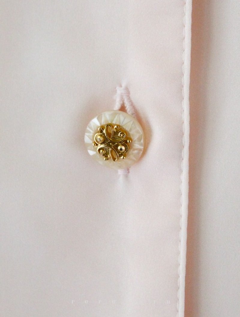 【RE0909T1281】早秋粉红色精致大翻领金扣古着衬衫 - 女装衬衫 - 其他材质 粉红色