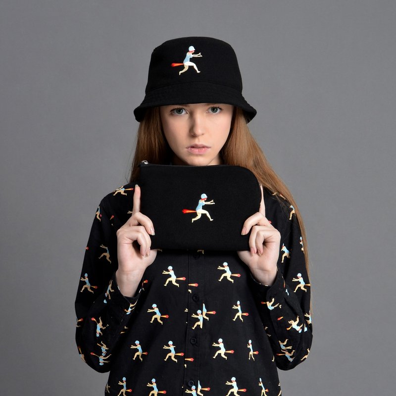 YIZISTORE 手拿包 双面呢刺绣收纳包-黑色放屁 - 化妆包/杂物包 - 其他材质 