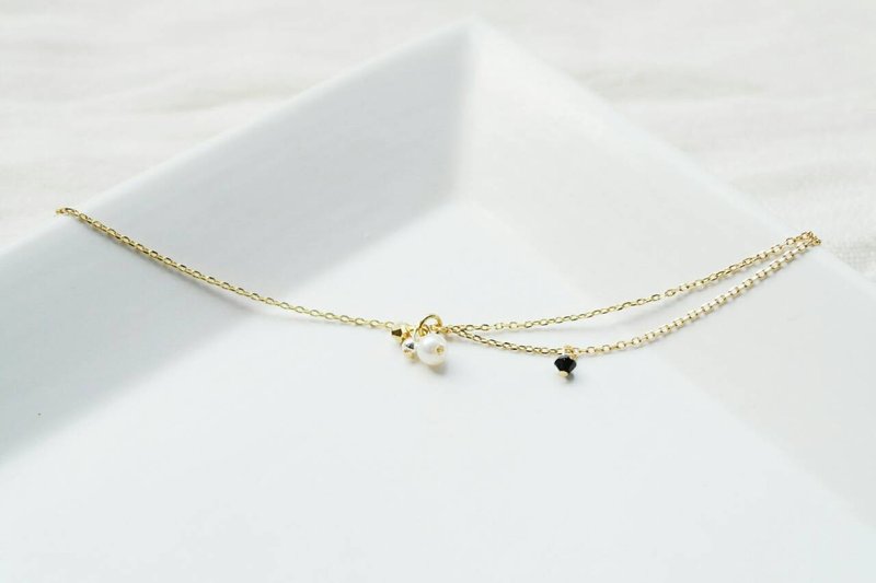 《Birthday Crystal》January 1月 妳的专属生日水晶 不对称极细手链 - 手链/手环 - 宝石 