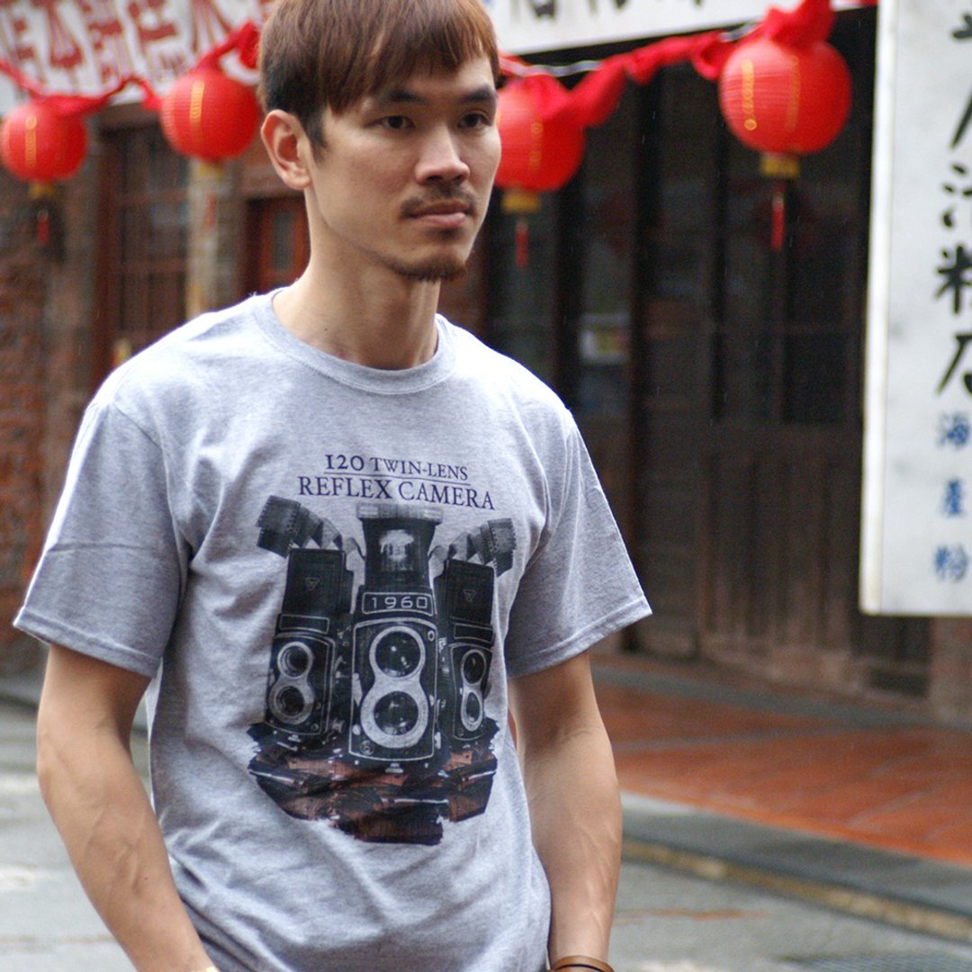 【绝版特惠】复古T-shirt-牡丹相机(中麻灰色) - 男装上衣/T 恤 - 棉 