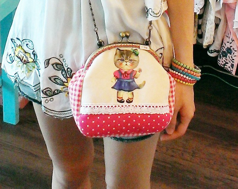 【Lady Park】16厘米．侧背、斜背、手提，猫咪公主麻布水玉点点．蕾丝雕花大口金． - 侧背包/斜挎包 - 其他材质 粉红色