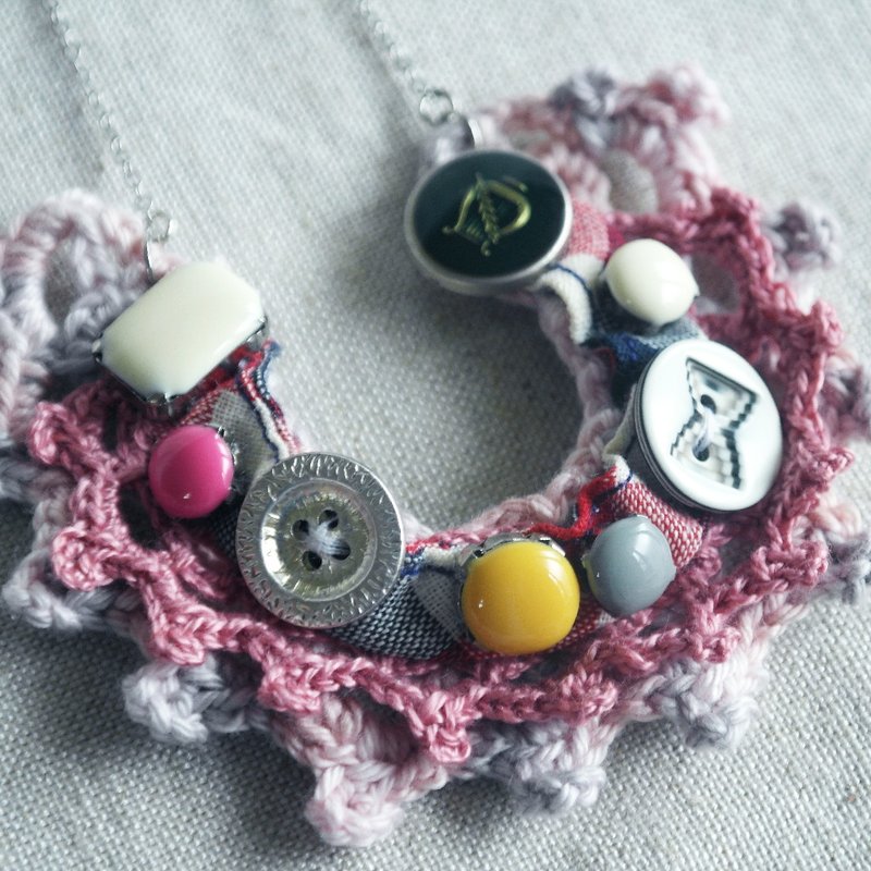 kkkkaleidoscope 手勾蕾丝拼复古钮扣颈錬 （粉红色） ♥ - 项链 - 其他材质 粉红色