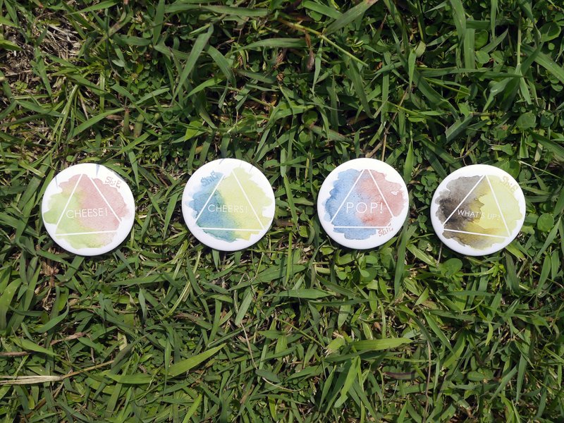 WELL ▼ 三角主义胸章 - 徽章/别针 - 其他金属 多色