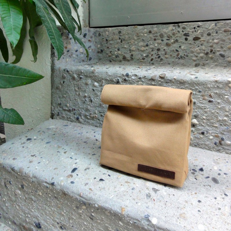 小麦色帆布手拿包 Paper Clutch - Lunch Bag Inspired Canvas Clutch - 其他 - 其他材质 金色