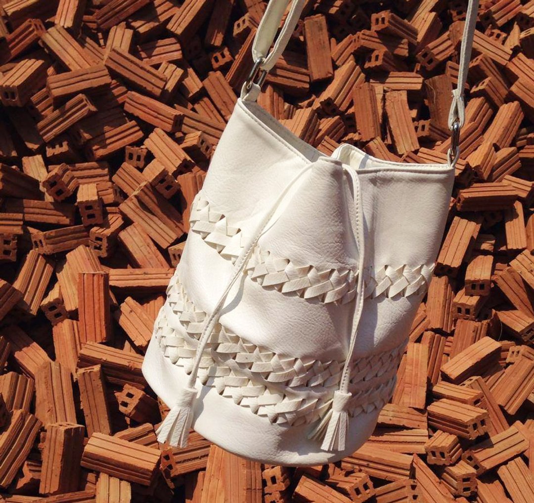 THE BOWLLY BAG / WHITE (DRAWSTRING BUCKET BAG) - 侧背包/斜挎包 - 压克力 白色