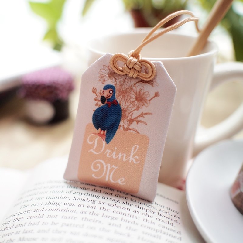 Drink Me茶包御守│爱丽丝梦游仙境│艳黄玻斯菊 x 度度 - 吊饰 - 其他材质 橘色