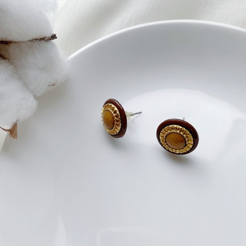 Light you up 美好年代复古耳环 - 耳环/耳夹 - 其他金属 卡其色