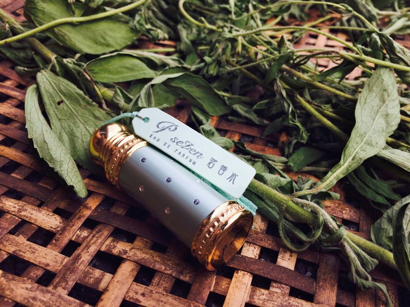 即将售罄_青装上市☞ P. Seven茗香水⊙春茶绿 - 古典轻巧瓶 (限量瓶) - 其他 - 植物．花 绿色