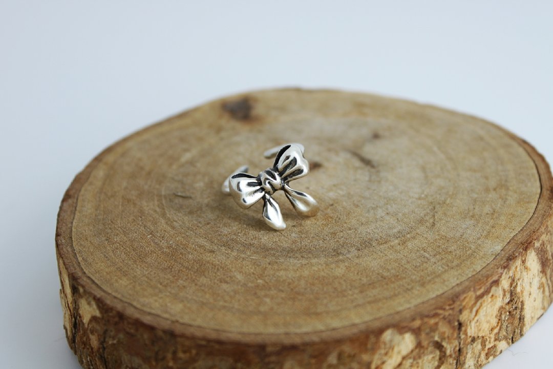 纯银戒指-彩带蝴蝶结 {Ribbon Bow / 925 Sterling Silver} - 戒指 - 其他金属 白色