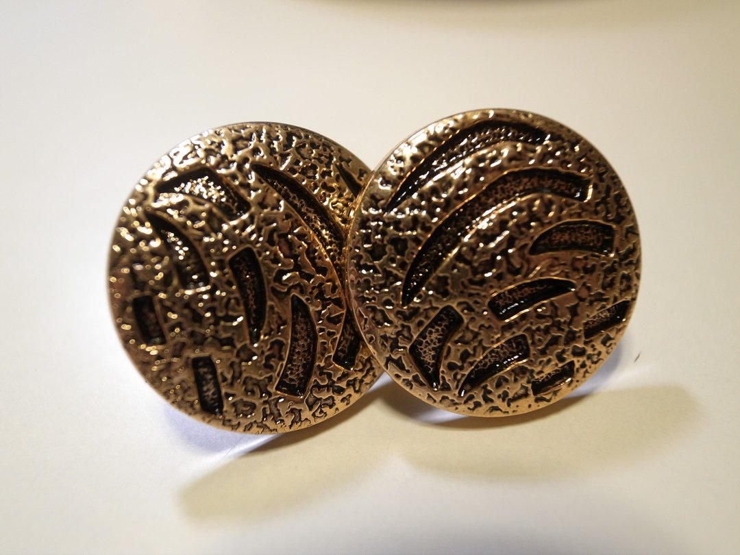 巴黎可可金莎耳环 - 耳环/耳夹 - 塑料 金色
