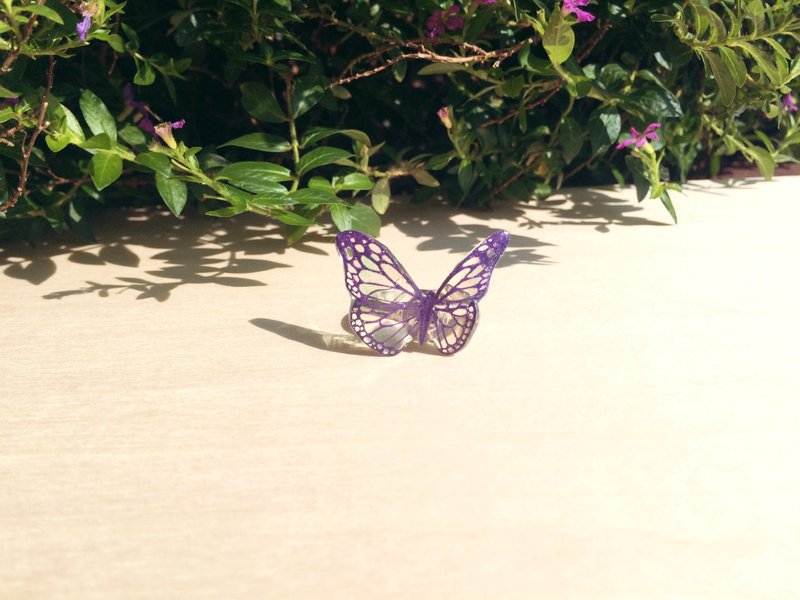 *Haku·Neko* 紫色纹理手绘蝴蝶戒指 (大蝴蝶) - 戒指 - 压克力 紫色