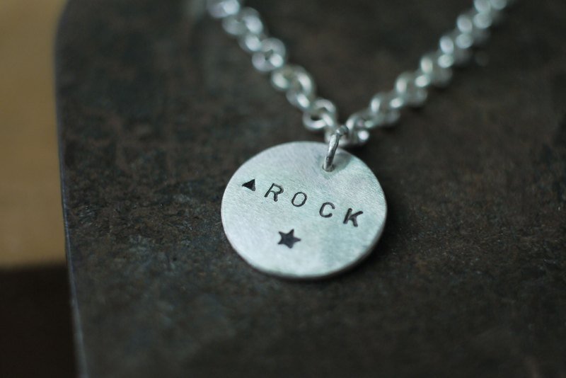 敲字-925纯银-定制化字母&数字手链-15mm圆型 - 手链/手环 - 其他金属 白色