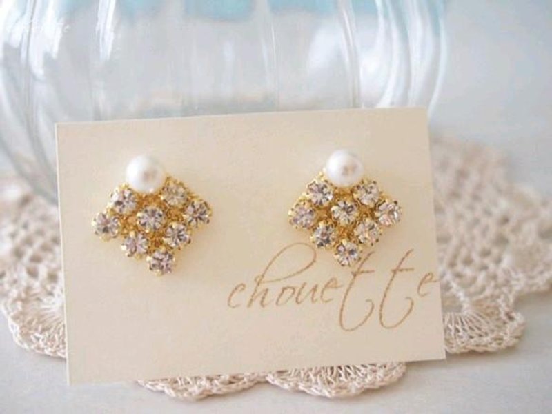 Pearl & Bijou Earrings (Crystal) - 耳环/耳夹 - 其他金属 