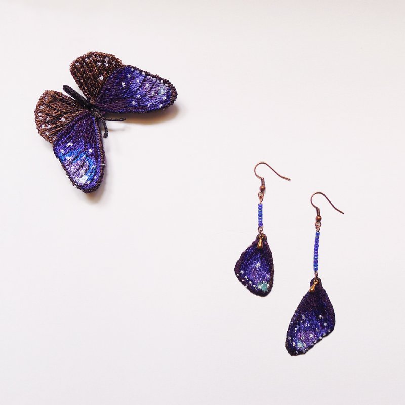 ［织林］刺绣。蝶羽耳环 / 紫斑蝶 Euploea mulciber barsine - 耳环/耳夹 - 绣线 紫色