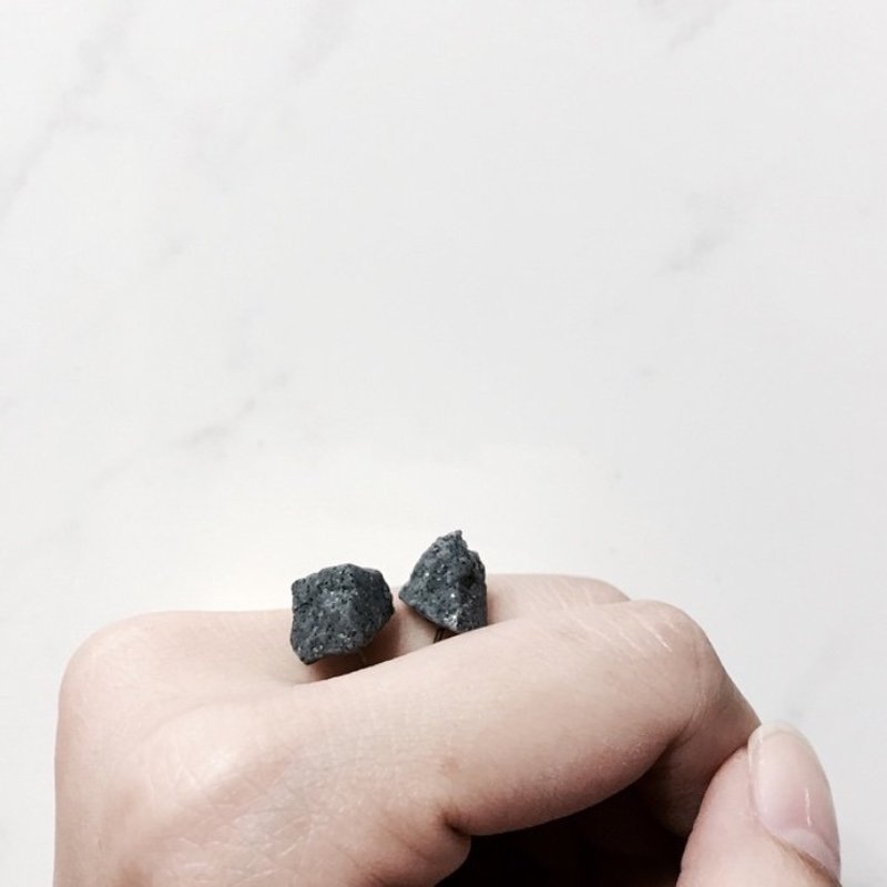 ∎ Stone Earring ∎ - 耳环/耳夹 - 其他材质 灰色