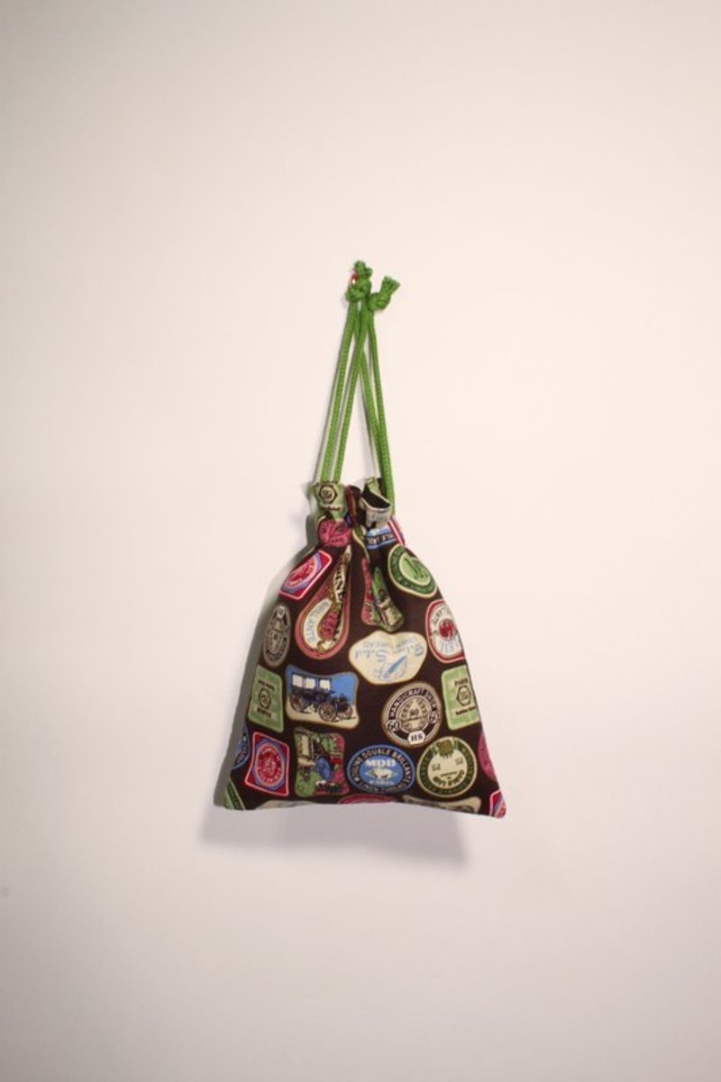 [ CURLY CURLY ]   复古徽章 / 拍立得束口袋 - 徽章/别针 - 其他材质 咖啡色