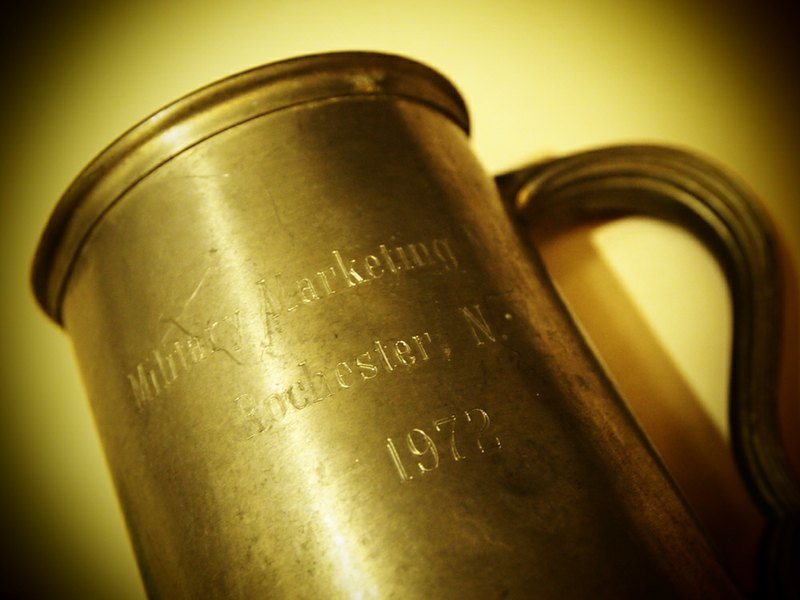 古董杯/笔筒 1972年美军金属制杯   - 笔筒/笔座 - 其他金属 灰色