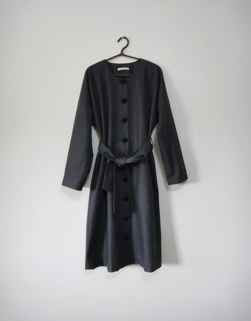 【Addition X Addition_手作．深灰色的慵懒．长版外套】 - 女装休闲/机能外套 - 其他材质 灰色