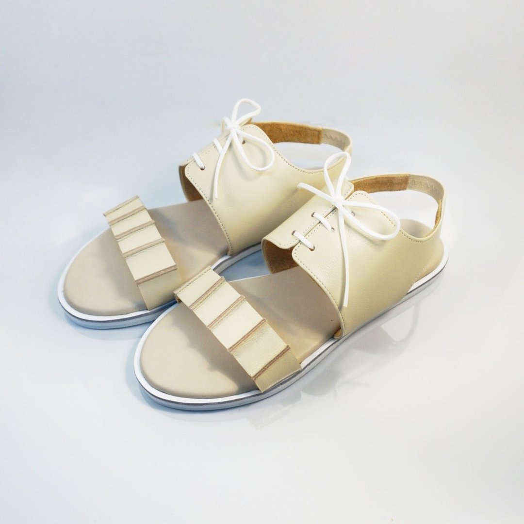 Eggshell cream-Lace Up sandals - 男女凉鞋 - 真皮 黄色