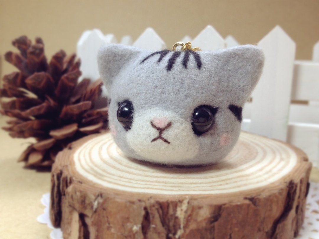 【奶油毛毛】羊毛毡可爱梦幻美国短毛猫灰色猫咪 萌猫 手机吊饰 耳机塞  防尘塞 钥匙圈 生日礼物 - 手机座/防尘塞 - 羊毛 灰色