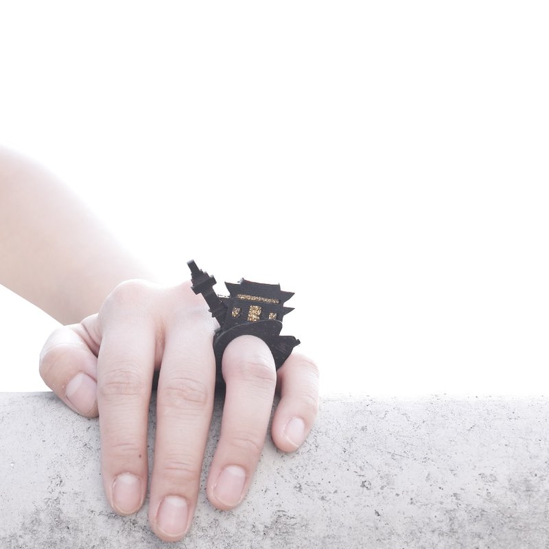 SUE BI DO WA - 手工制作皮革并合手织戒指-SEOUL 100% handmade leather mix with yarn Ring(Seoul) - 戒指 - 真皮 黑色