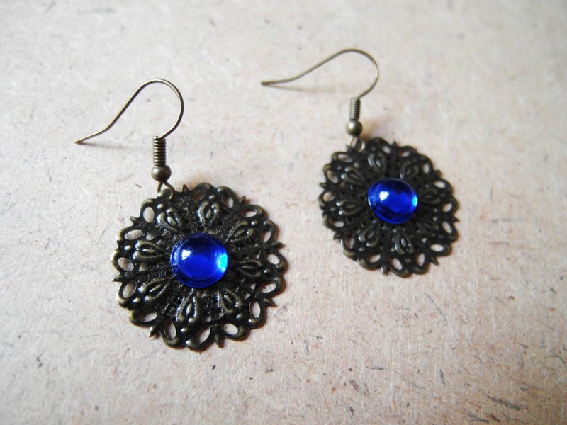 复时品【手工艺品耳环：蓝光轮盘】 - 耳环/耳夹 - 其他材质 蓝色