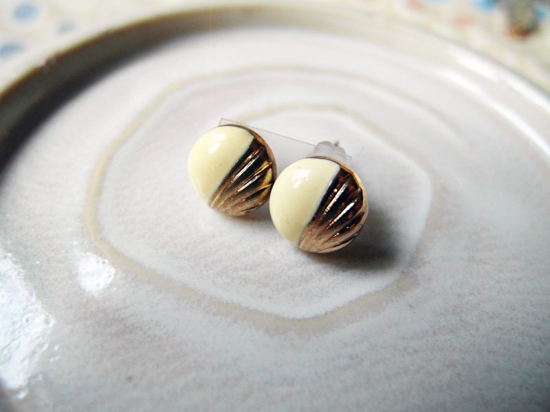 复时品早期耳环【白色之恋】 - 耳环/耳夹 - 珐琅 白色