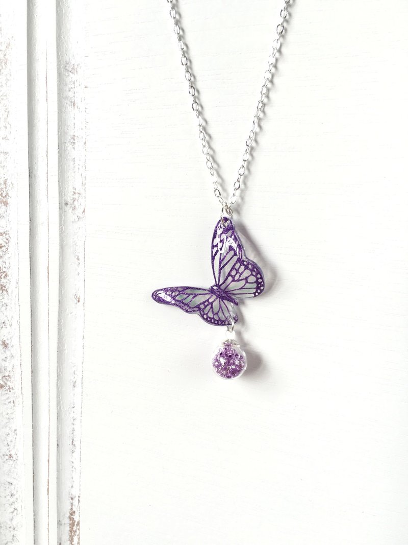 *Haku·Neko* 紫色纹理手绘蝴蝶浪漫紫闪烁玻璃球颈链 - 颈链 - 压克力 紫色