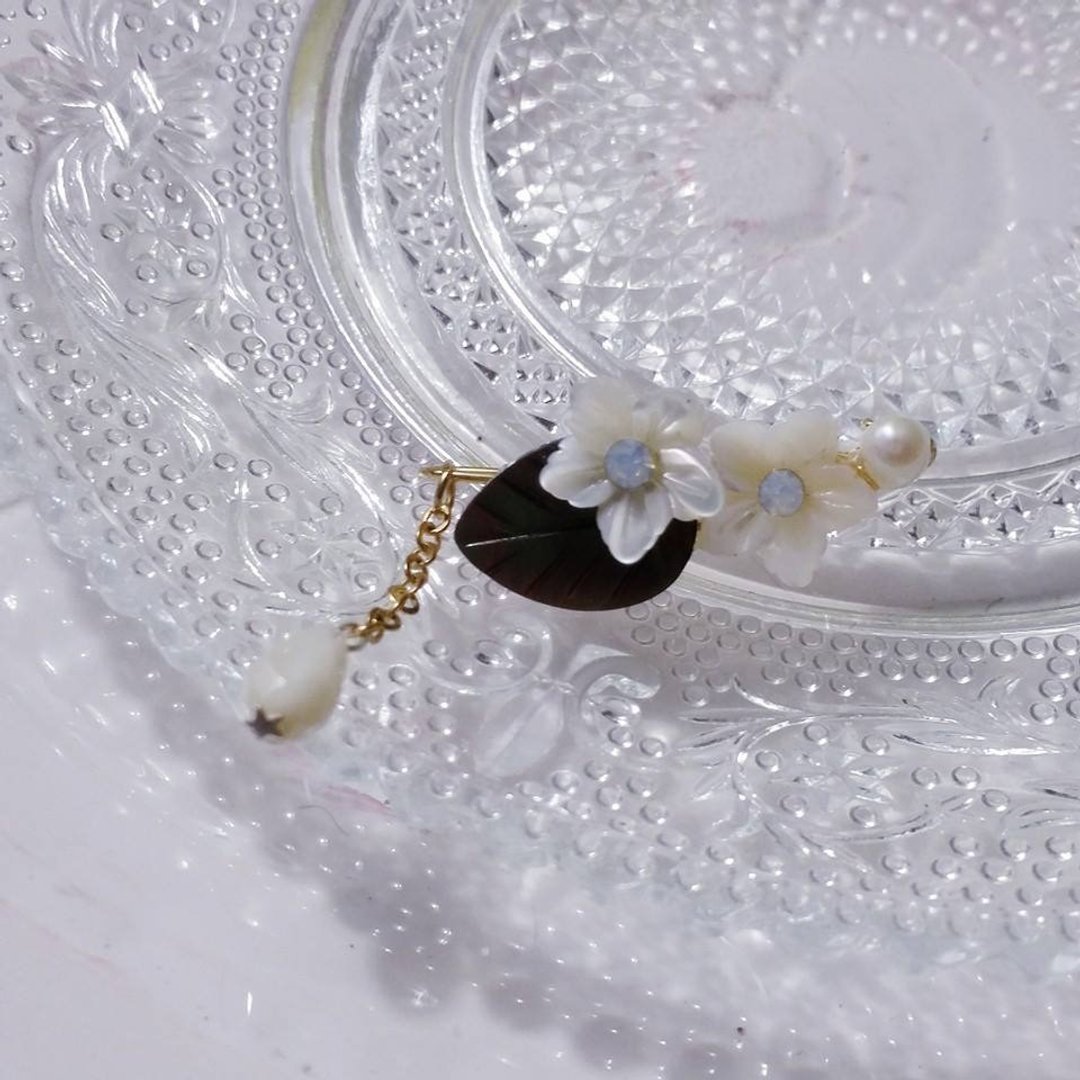 贝壳花 珍珠 长耳夹 耳环(左耳专用) - 耳环/耳夹 - 塑料 蓝色