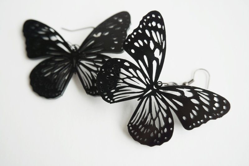 幻境-花斑蝶-黑耳环 - 耳环/耳夹 - 压克力 黑色