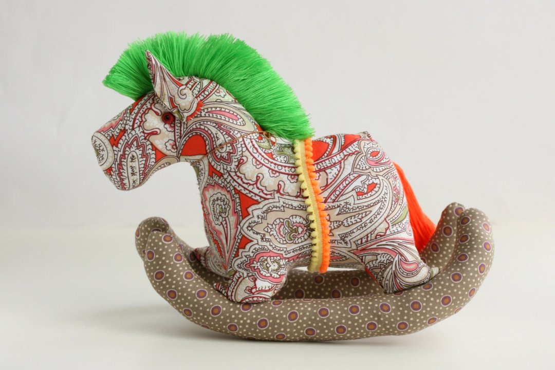 手工缝制 摇摇马 布偶/摆饰 (橘底花布/绿橘鬃毛) --  Fabric Rocking Horse - 玩偶/公仔 - 其他材质 多色