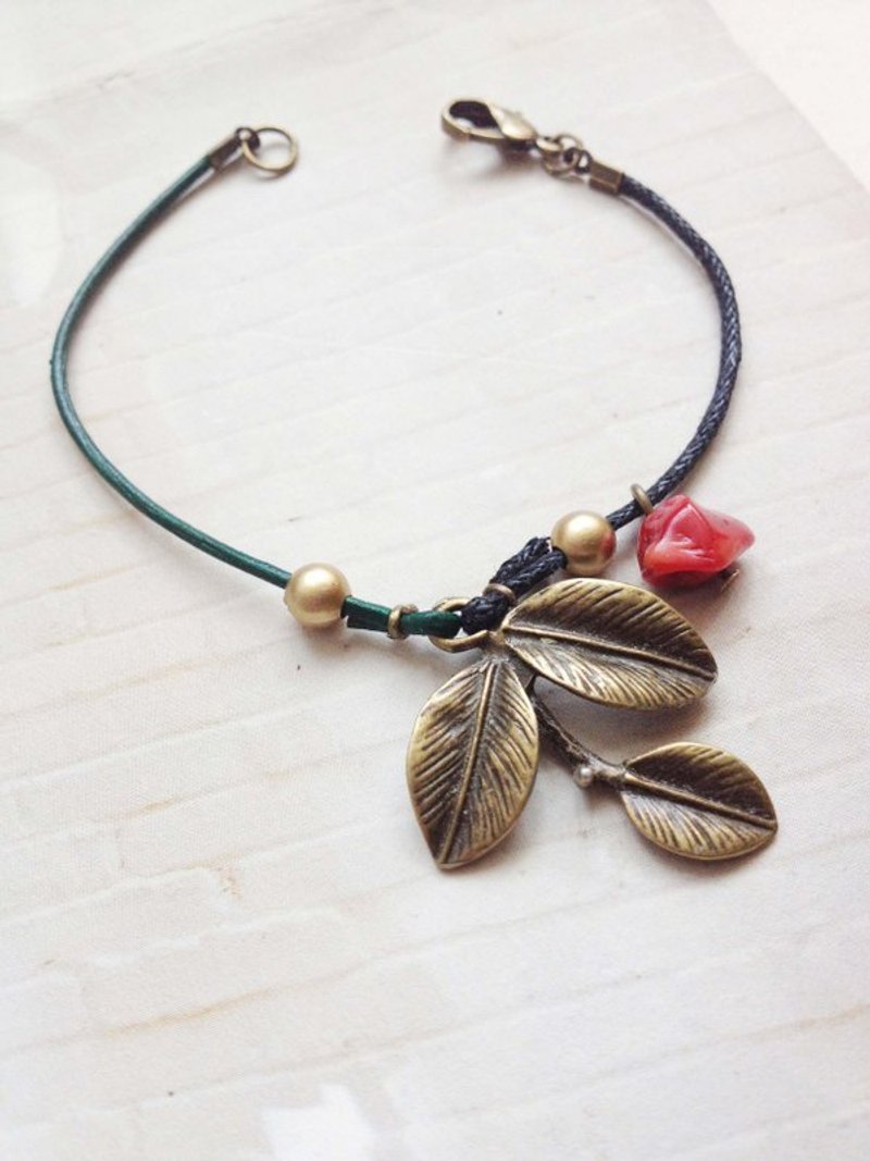 ﹉karbitrary﹉ ▲ 古铜花叶双色皮革手环手鋉 - 手链/手环 - 真皮 绿色