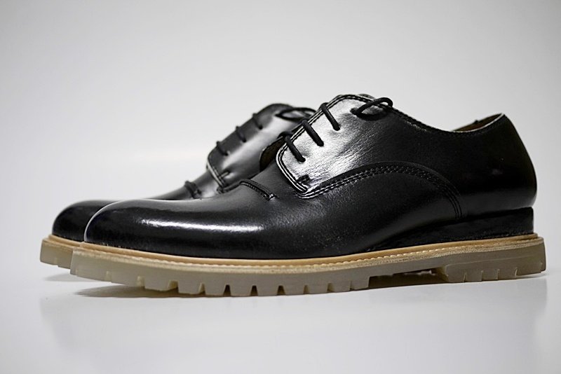 就决定是你了。黑刷色真皮延条绅士休闲两用鞋。透明底。EDC502 - 男款休闲鞋 - 真皮 黑色