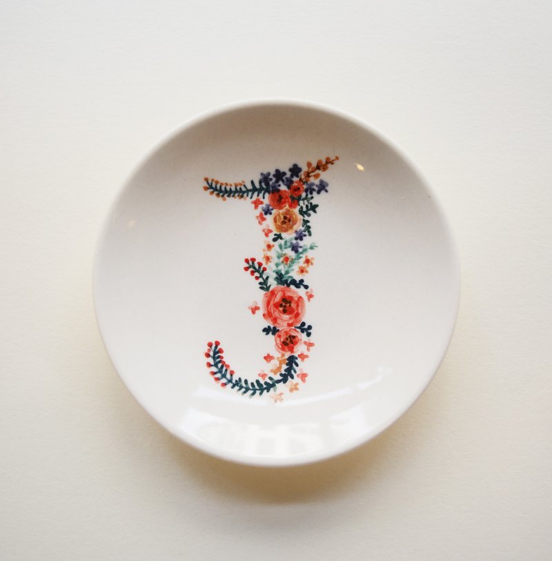 手绘小瓷盘-字母 J -定制化、姓名 - 浅碟/小碟子 - 瓷 红色