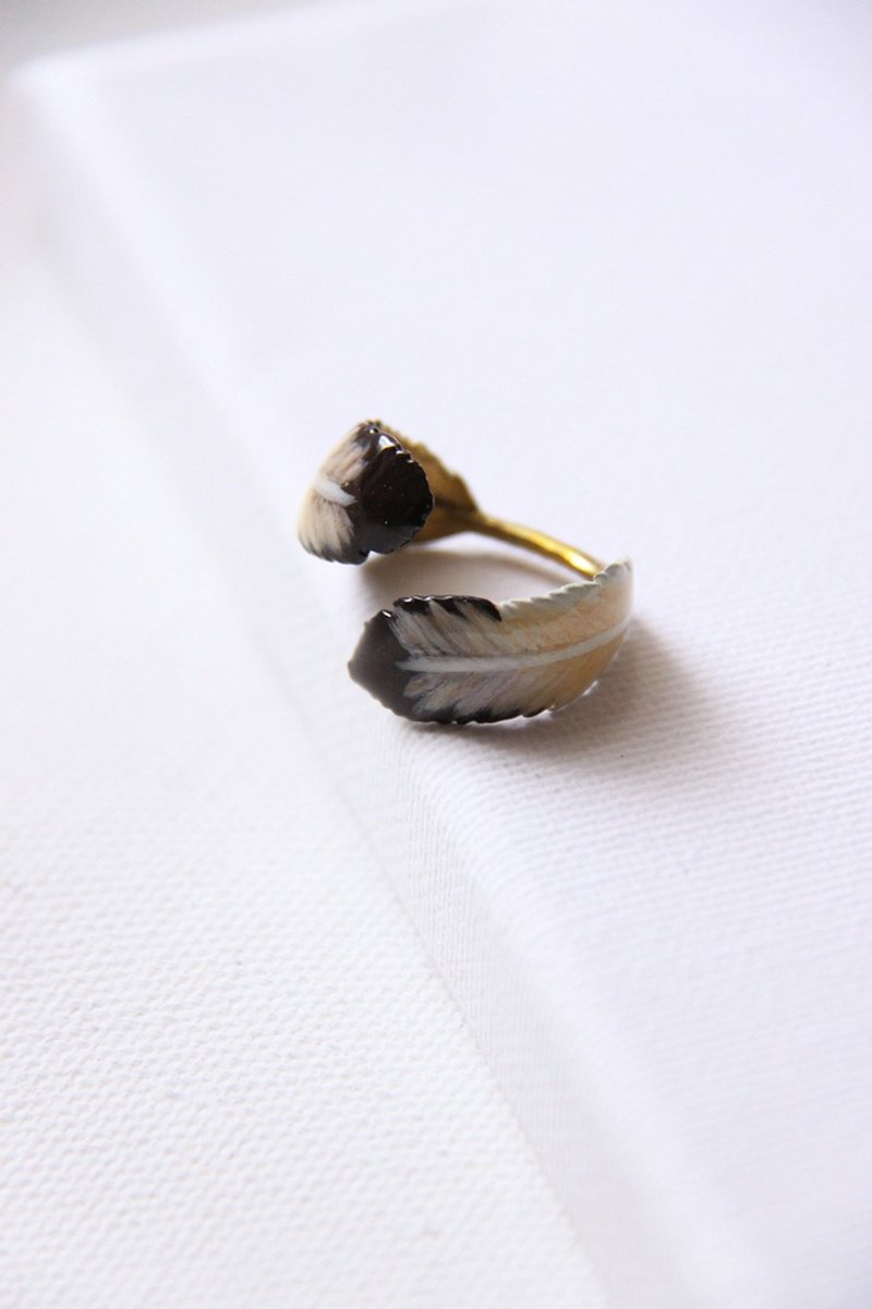 Feather pen ring by linen. - 戒指 - 其他金属 