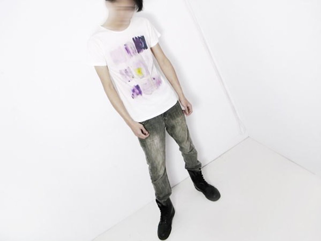 I . A . N Design  旧灯泡 有机棉短袖T Organic Cotton - 中性连帽卫衣/T 恤 - 棉．麻 白色