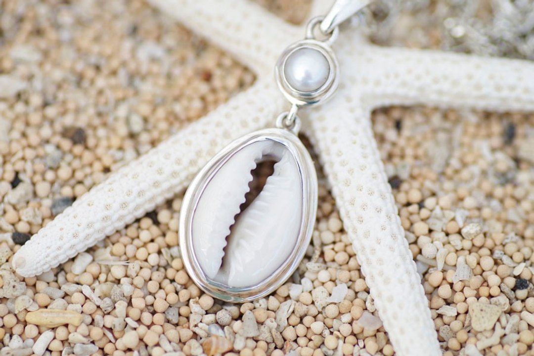 Shells and freshwater pearl necklaces - 项链 - 宝石 白色