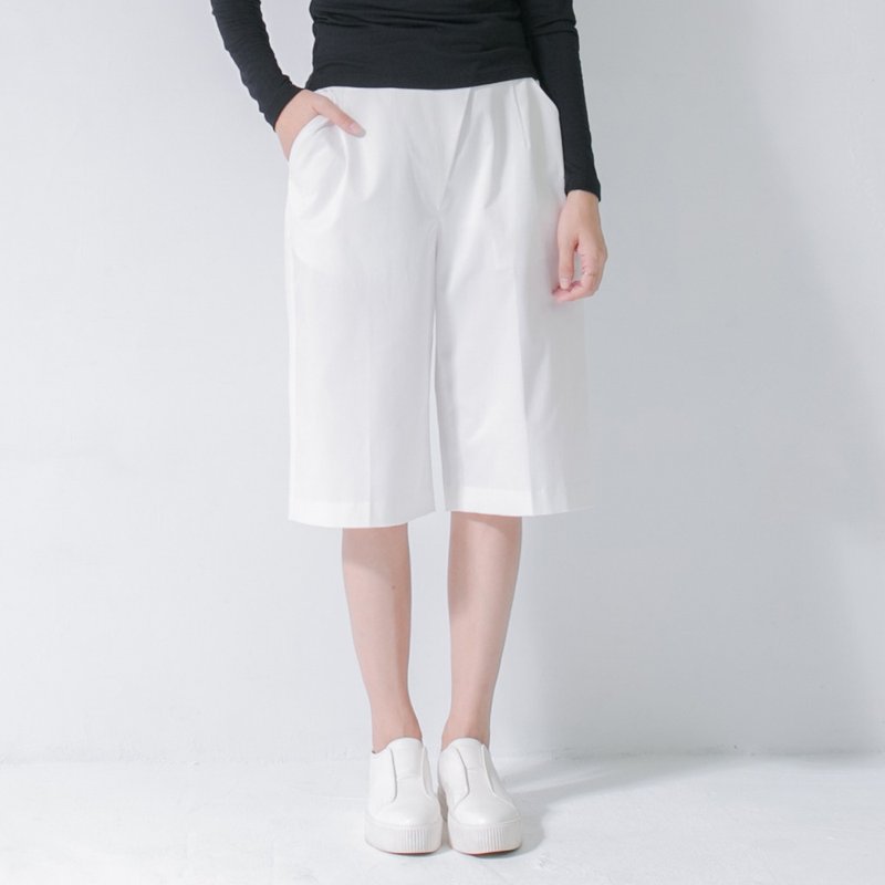 SUMI Oblique 斜片造型五分裤_5AF300_白 - 女士内衣裤 - 棉．麻 白色